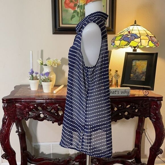 Liz Claiborne Sheer sleeveless top - Picture 3 of 5